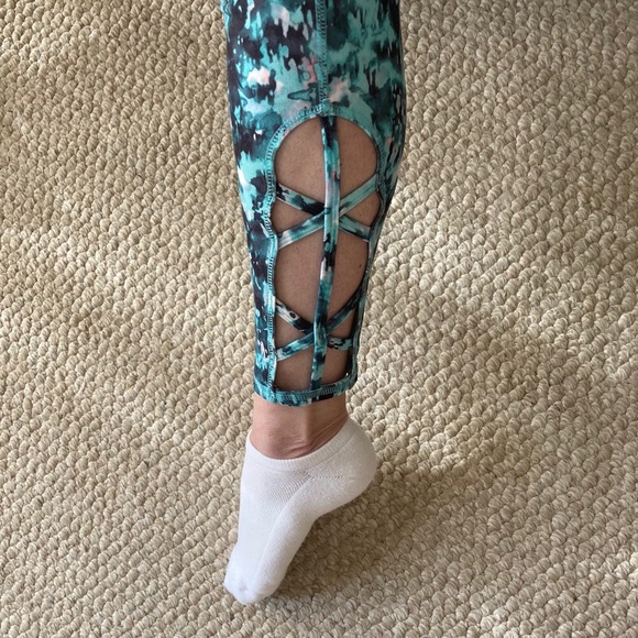 Gaiam Woman's Om High-Rise Cutout legging - Picture 1 of 7